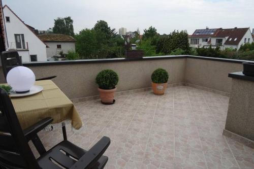 Vahrenheide Apartment | Spacious 110 sqm Apartment with Inviting Terrace Retreat
