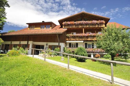 Vorderhindelang Apartment | Cozy Retreat at Café Mali - 4 Star, Rated 9.7/10