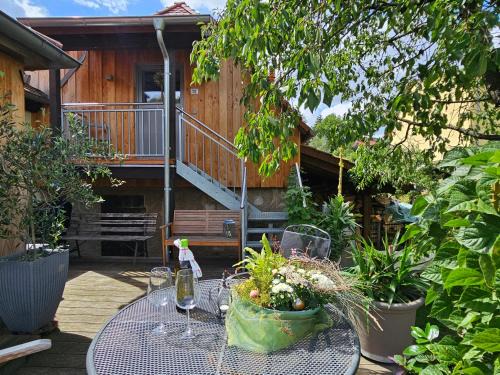 Großjena Apartment | Exceptional Family Retreat at Ferienwohnung Carlotta
