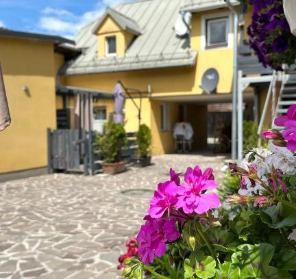 Aigen im Ennstal Apartment | Family-Friendly Getaway at Ferienwohnung Casa Claudia