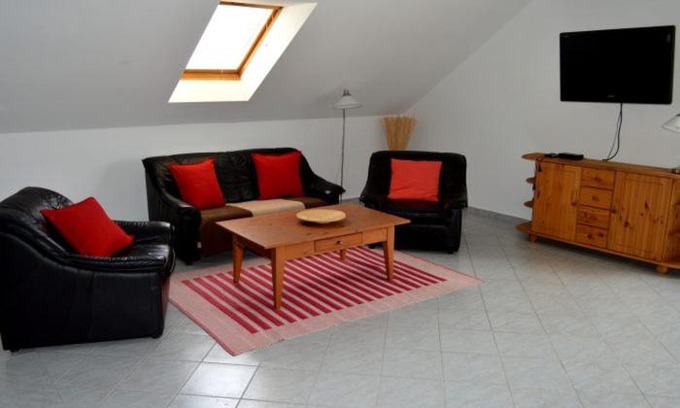 Dolni Lanov Apartment | Pet-Friendly Retreat: Ferienwohnung Charlott in Riesengebirge