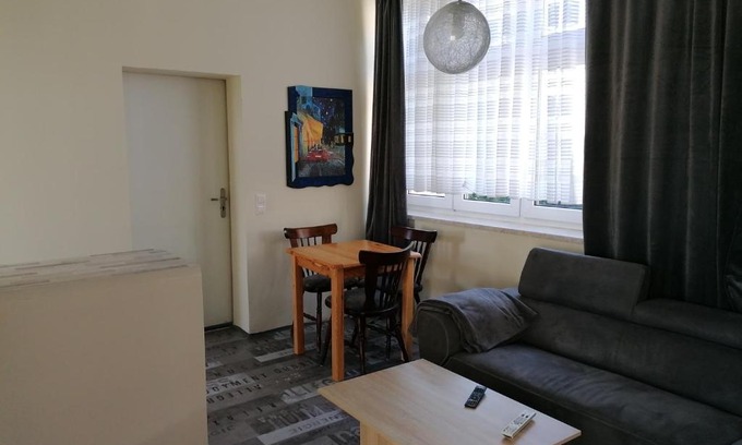Dippelsdorf Apartment | Family-Friendly Ferienwohnung Civrilli 3: Ideal for Travelers