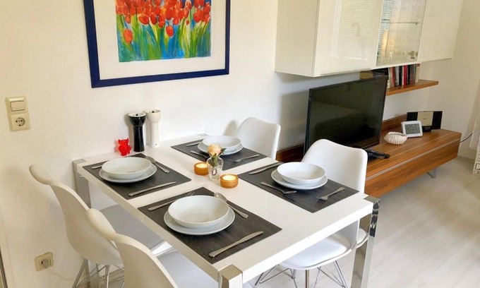 Ludwigshafen Apartment | Pet-Friendly Ferienwohnung Seestern with Breakfast Included