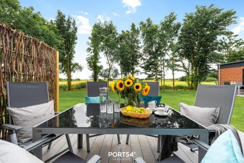 Emmelsbull Apartment | Kid-Friendly Retreat at Ferienwohnung Sonnenfang, App 2