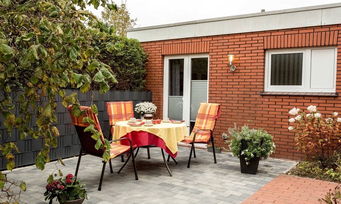 Leer Apartment | Relaxing Ocean View Stay at Ferienwohnung Lüttjeloog