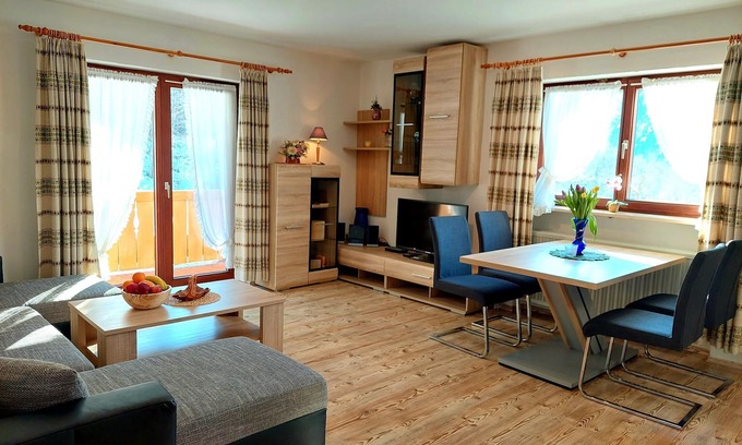 Marktschellenberg Apartment | Cozy Ferienwohnung 3 Edelweiss with Spa and Hot Tub