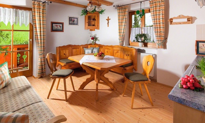 Marktschellenberg Apartment | Ideal Ferienwohnung Barmstein for Families and Friends