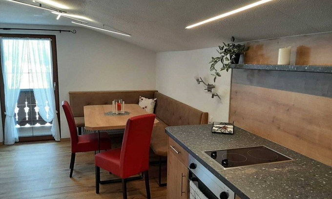 Marktschellenberg Apartment | Inviting Ferienwohnung for 2 to 4 Guests with Spa & Breakfast