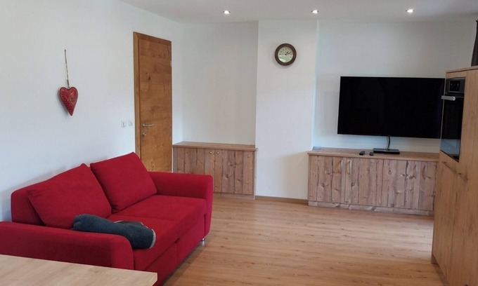 Marktschellenberg Apartment | Cozy Untersberg Apartment with Balcony and Family Amenities