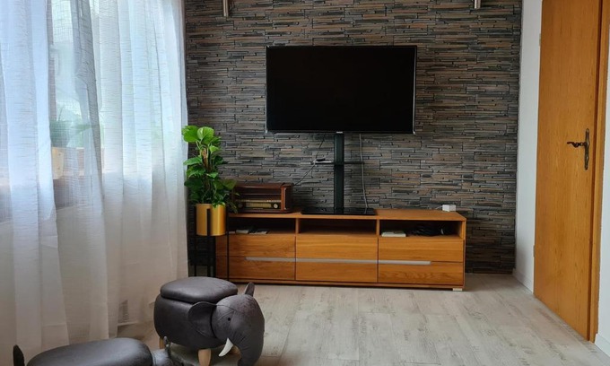 Muhlhausen Apartment | Pet-Friendly Ferienwohnung Krähennest near Lake Constance