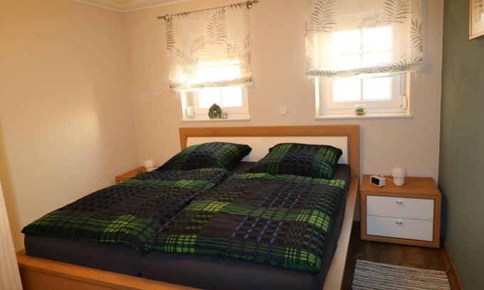 Edingen Apartment | Comfortable 5-Bedroom Apartment with Ocean View & Kitchen