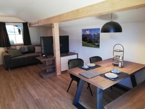 Oberschonau Apartment | Guest Rated: Fewo Auszeit with Family-Friendly Amenities