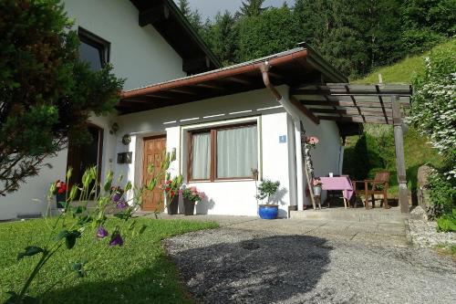 Konigssee Apartment | Top-Rated Ferienwohnung Kühnhauser: Family-Friendly Stay