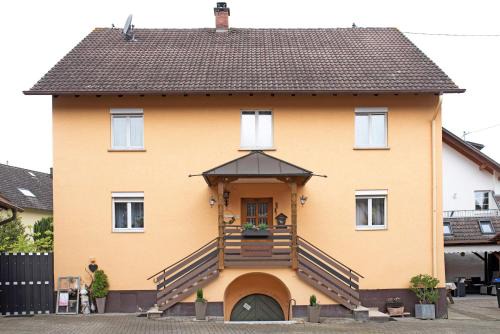 Staufen im Breisgau Apartment | Pet-Friendly Retreat: Ferienwohnung Sink with 9/10 Guest Rating