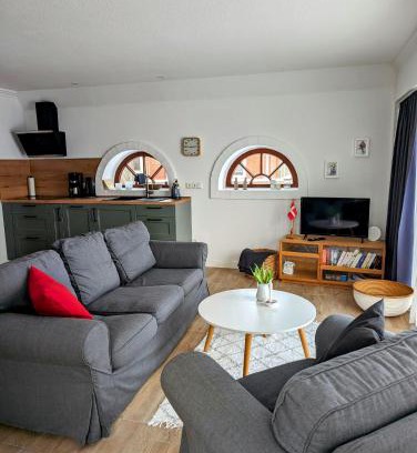 Toenning Apartment | Oceanfront Retreat at Ferienwohnung Deichblick - Rated 9.3