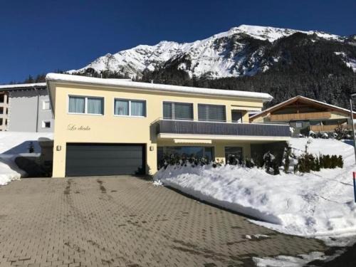 Lantsch-Lenz Apartment | Family-Friendly Retreat at Ferienwohnung Diala