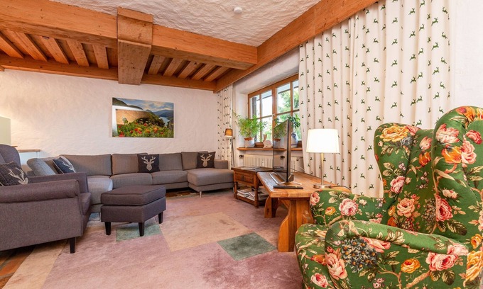Blindau Apartment | Cozy Ferienwohnung Dominik with Terrace & Mountain Views