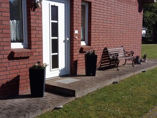 Kneese Dorf Apartment | Family-Friendly Stay at Ferienwohnung "Dorfidyll" - 8/10 Rating