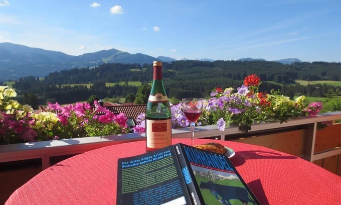 Oy-Mittelberg Apartment | Pet-Friendly Stay at Ferienwohnung Edelsberg with Hot Tub