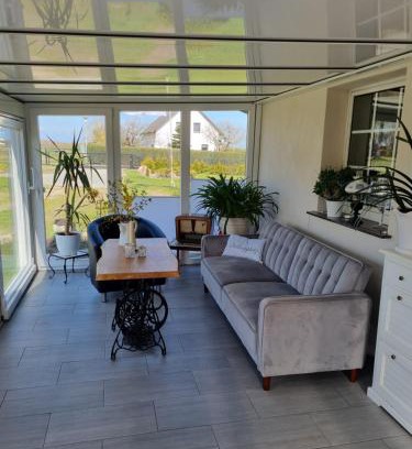 Katzow Apartment | Pet-Friendly Ferienwohnung Editha with Inviting Wintergarten