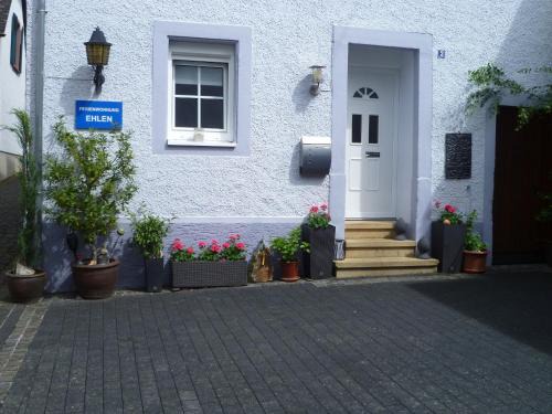 Rachtig Apartment | Discover Ferienwohnung Ehlen: Family-Friendly with Hot Tub