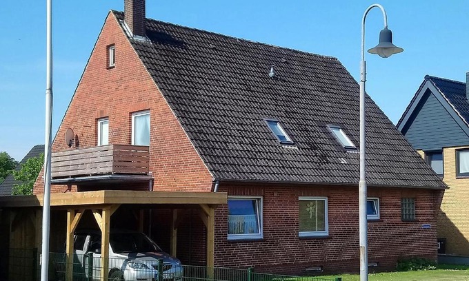 Suderstapel Apartment | Oceanfront Retreat at Ferienwohnung "Eider" for Families