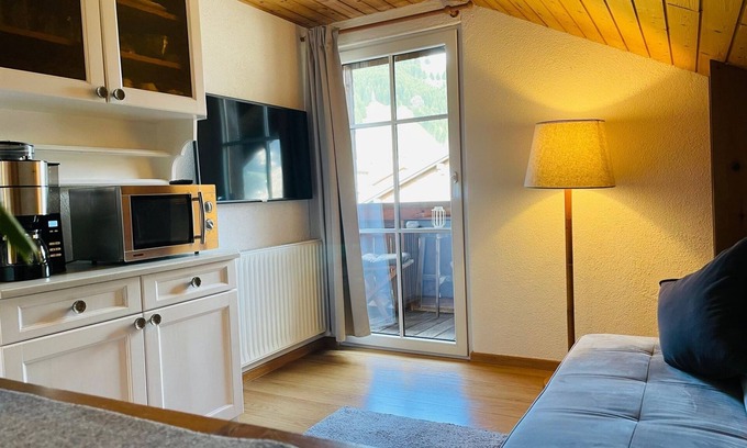 Schattwald Apartment | Cozy Stay at Ferienwohnung Eins - Gästehaus Holl