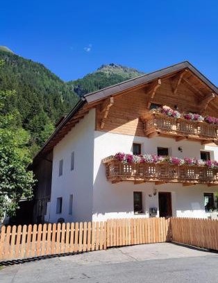 Sankt Leonhard im Pitztal Apartment | Family-Friendly Ferienwohnung Eiter Manuela with 9.2 Rating