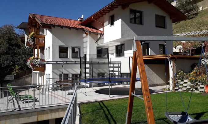Kauns Apartment | Ocean View Retreat: Family-Friendly Ferienwohnung Eiterer