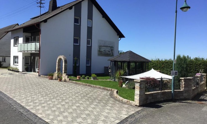 Weisel Apartment | Oceanfront Escape at Ferienwohnung Entenquack - Rated 9.5/10