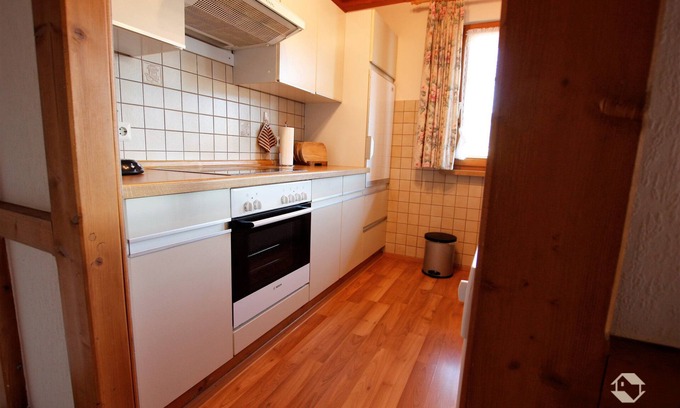 Schollach Apartment | Ideal Getaway: Ferienwohnung Erdgeschoss with Kitchen & Breakfast