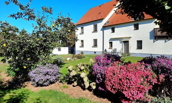 Laussnitz Apartment | Top-Rated Ferienwohnung Erika: Child-Friendly & Kitchen Included