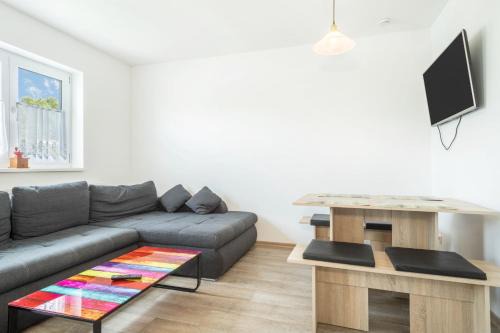 Reutin Apartment | Family-Friendly Ferienwohnung Eyrich Eg with Great Reviews