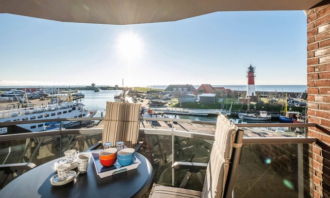 Busum Apartment | Cozy Getaway for 2-4 Guests by Büsumer Museumshafen