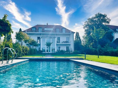 Putbus Apartment | Elegant Lofts am Circus with Pool & Pet-Friendly Amenities