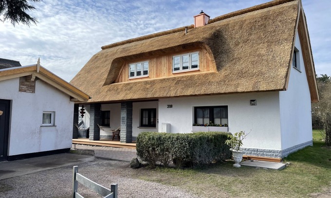Vitte Apartment | Oceanfront Retreat at Ferienwohnung Fuchsbau Vitte