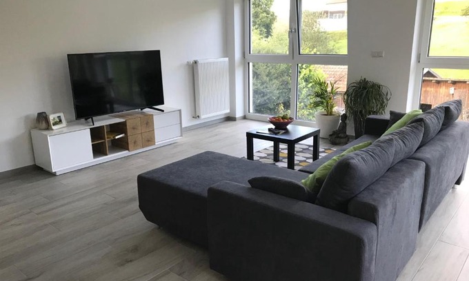 Neukirchen-Balbini Apartment | Oceanfront Family Retreat at Ferienwohnung „Frosch”