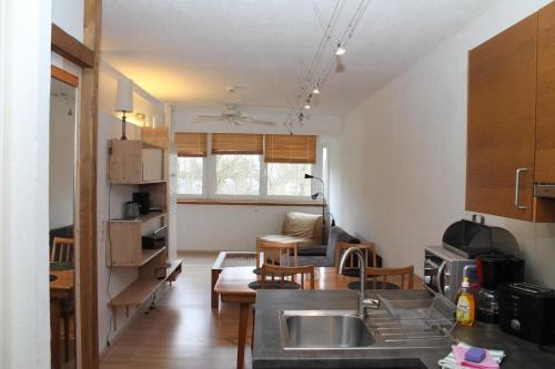 Holm Apartment | Cozy Ferienwohnung F225: Family-Friendly Retreat by the Sea