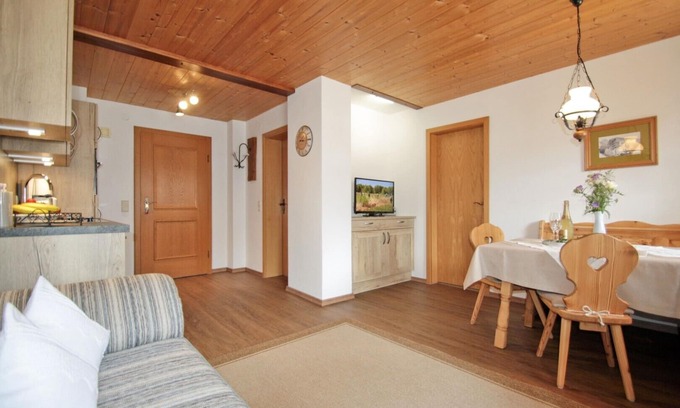 Inzell Apartment | Cozy Ferienwohnung Falkenstein for Couples - Child Friendly