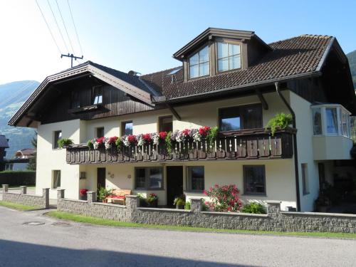 Heinfels Apartment | Highly Rated Ferienwohnung Fam. Maria Geiler Awaits You