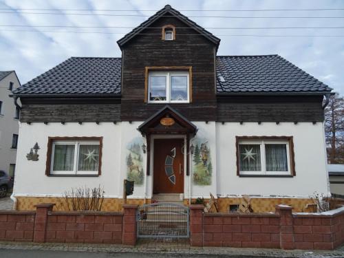 Crottendorf Apartment | Guest Rated 9.4: Family-Friendly Ferienwohnung Schwind