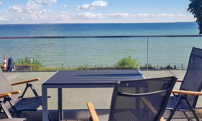Steinberghaff Apartment | Relaxing Oceanfront 2 Bedroom Retreat in Steinberg