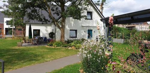 Telgte Apartment | Family-Friendly Retreat at Ferienwohnung Feuerbach