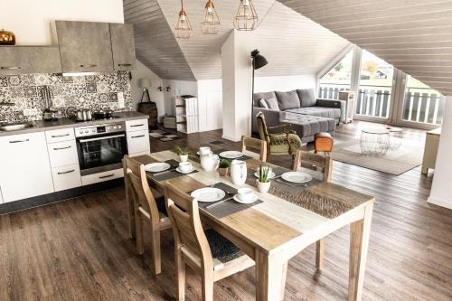 Schoenwald Apartment | Exceptional Ferienwohnung Fichtelblick with Breakfast Included