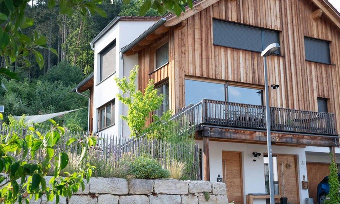 Riedenburg Apartment | Child-Friendly Ferienwohnung Fischer with 9.7 Guest Rating
