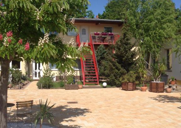 Freiimfelde - Kanenaer Weg Apartment | Family-Friendly Retreat at Ferienwohnung Grüne Oase