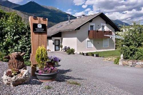 Laas Apartment | Pet-Friendly Ferienwohnung Garboshof for Family Getaways
