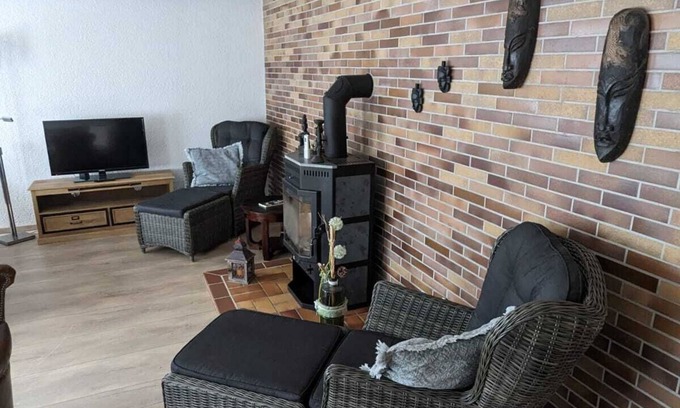 Neuenkirchen Apartment | Tranquil Ferienwohnung Gartenblick: Pet-Friendly Retreat