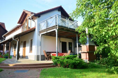 Wickendorf Apartment | Scenic Ferienwohnung Gartenblick by Schweriner See