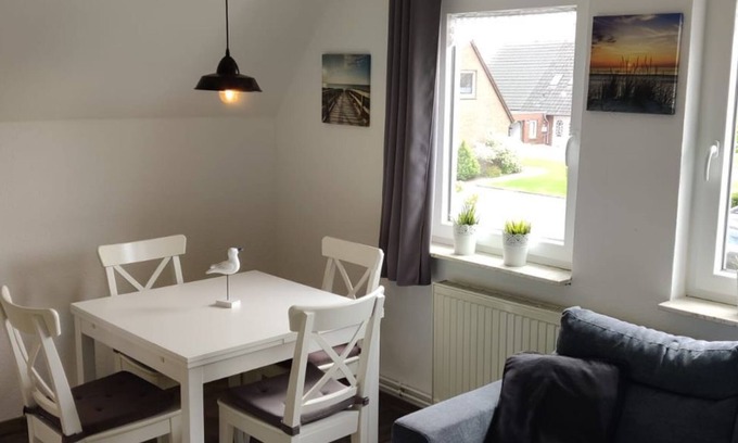 Werdum Apartment | Family-Friendly Stay at Ferienwohnung Gastriege 21 OG